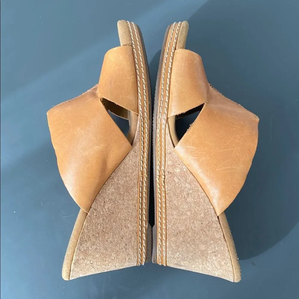 Clarks Caramel Brown Leather Wedge Sandals Mule Sz 7 Boho Chic Urban Coastal